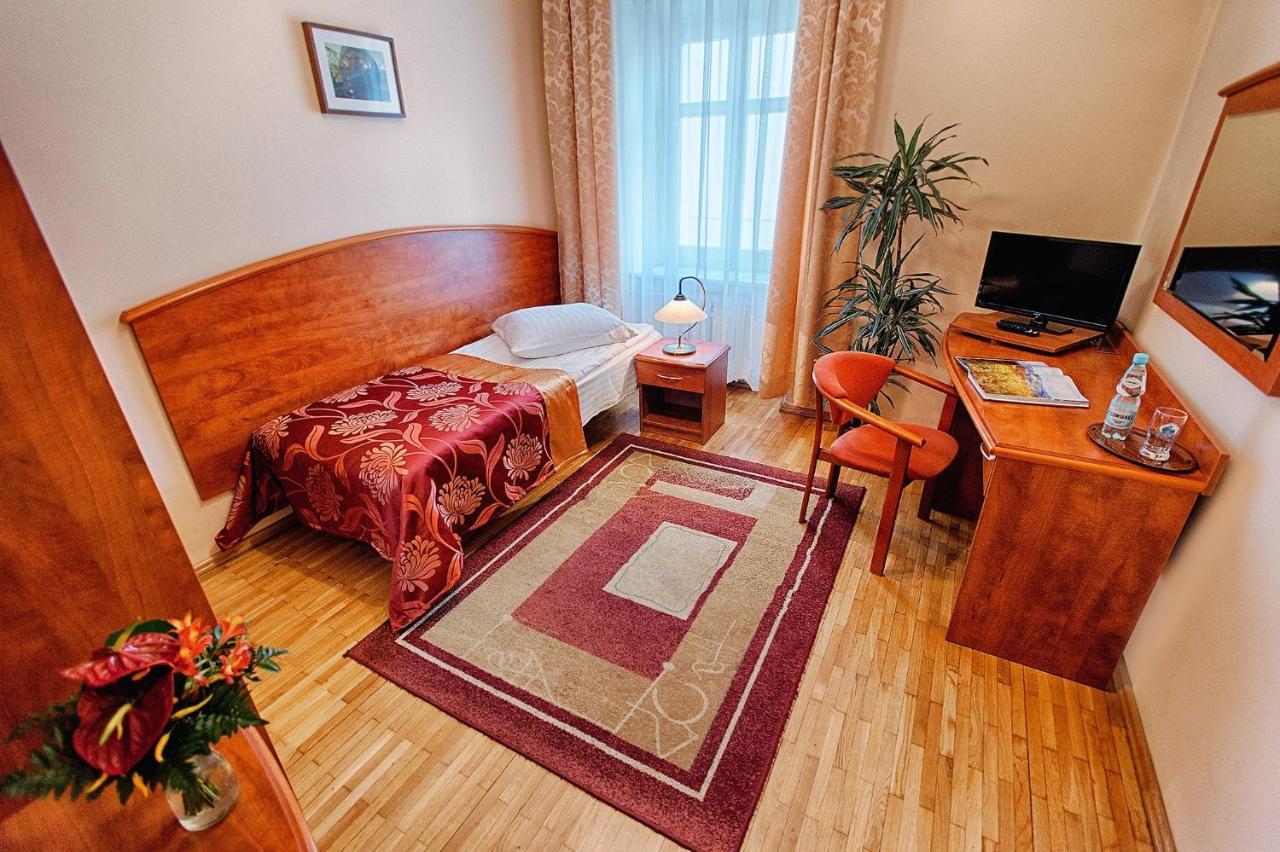 Hotel Restauracja Caspar Еленя-Гура Экстерьер фото