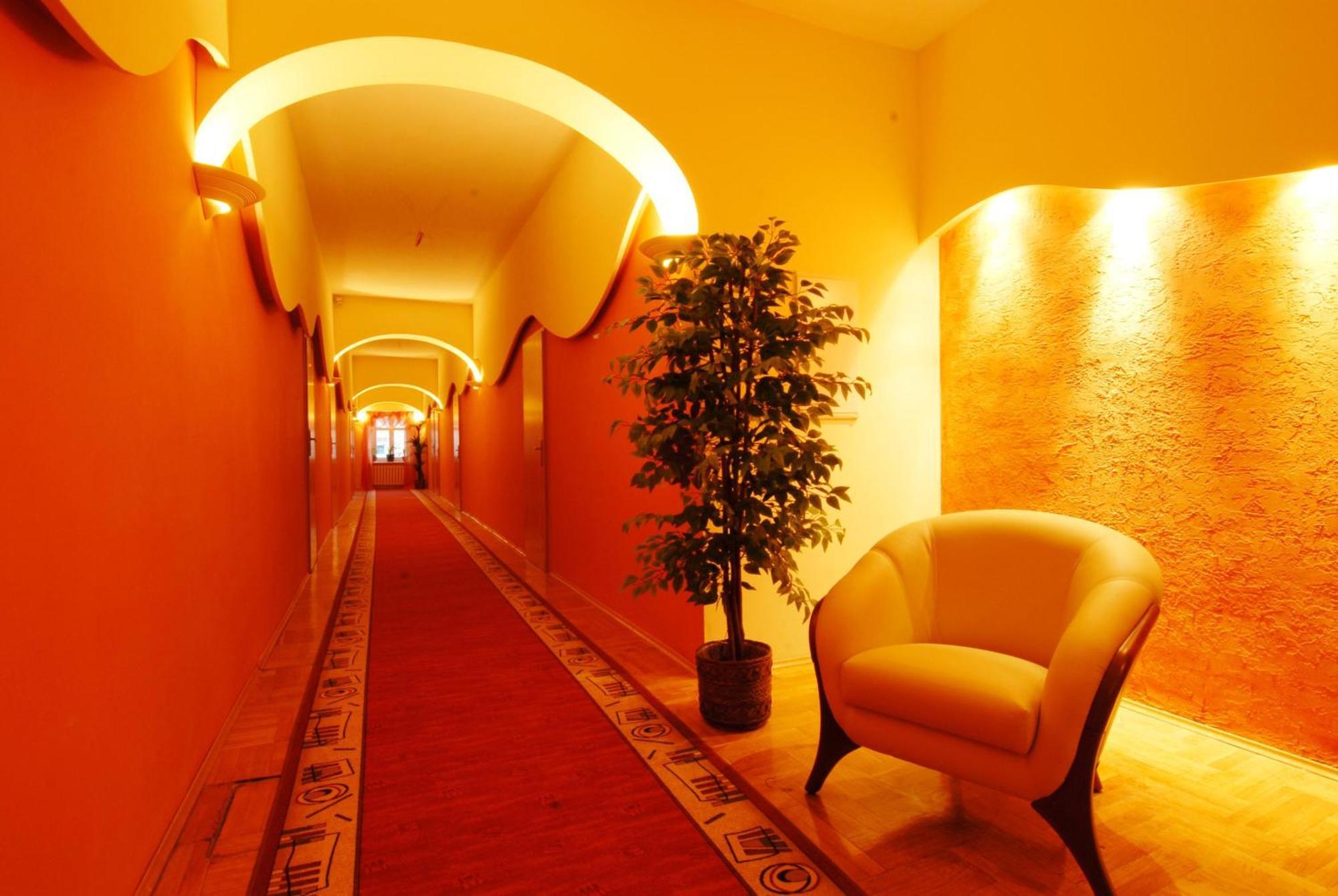 Hotel Restauracja Caspar Еленя-Гура Экстерьер фото
