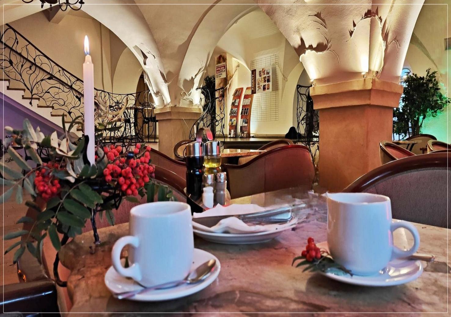 Hotel Restauracja Caspar Еленя-Гура Экстерьер фото