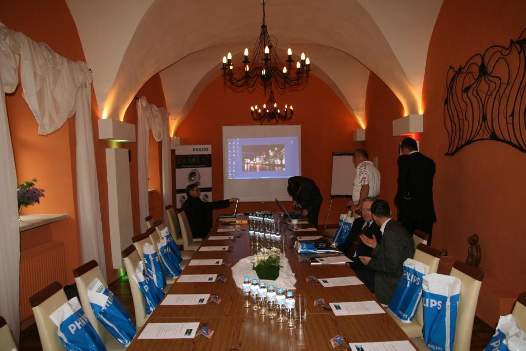 Hotel Restauracja Caspar Еленя-Гура Экстерьер фото