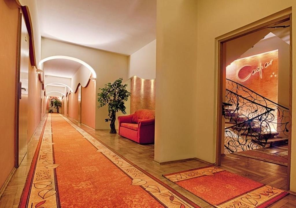 Hotel Restauracja Caspar Еленя-Гура Экстерьер фото