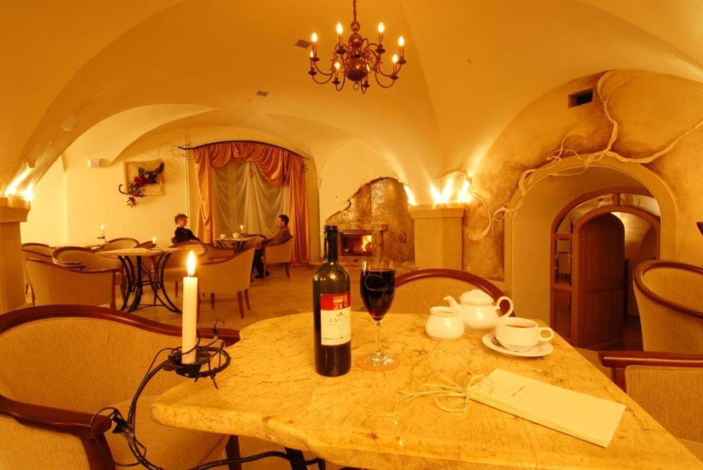 Hotel Restauracja Caspar Еленя-Гура Экстерьер фото