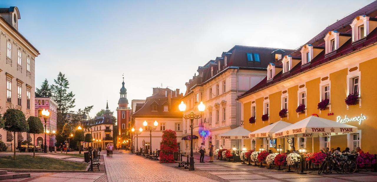 Hotel Restauracja Caspar Еленя-Гура Экстерьер фото