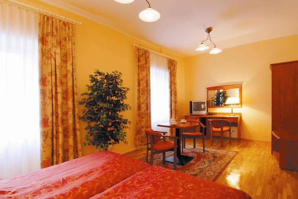 Hotel Restauracja Caspar Еленя-Гура Экстерьер фото