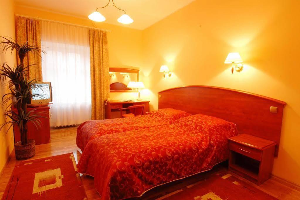 Hotel Restauracja Caspar Еленя-Гура Экстерьер фото